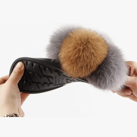 Woman's slippers - Picture 4 of 7